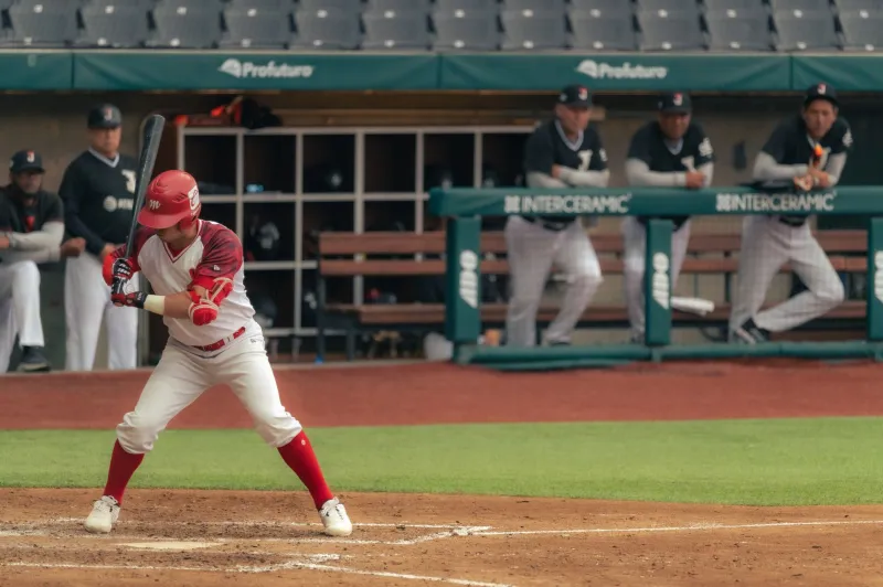 How Wide Is Too Wide? The Biomechanical Truth About Stance Width That Japanese Coaches Have Been Measuring for Years